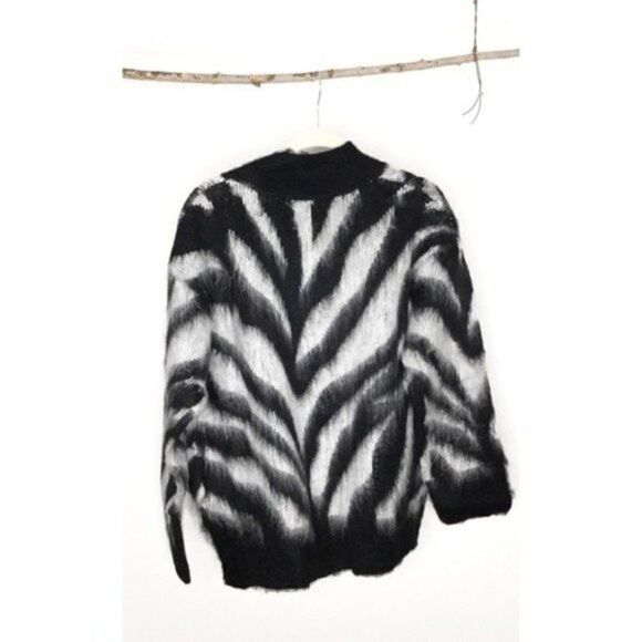 𝅺POL Black and white Zebra Knit Mohair Cardigan - Picture 3 of 10
